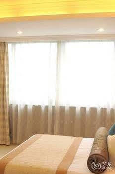 Xinghua Hotel 3*